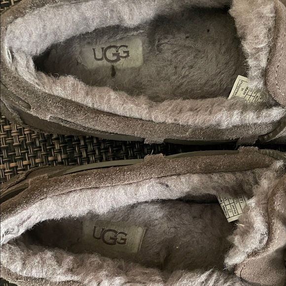 WOMEN'S UGG DAKOTA – COZY SUEDE MOCCASIN WITH WOOL LINING - Picture 4 of 6